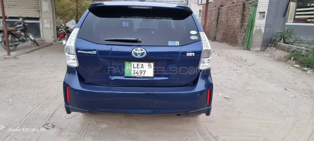 Toyota Prius Alpha 2011 for sale in Layyah