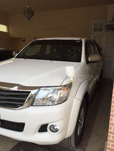 Toyota Hilux 2015 for Sale in Hyderabad Image-1