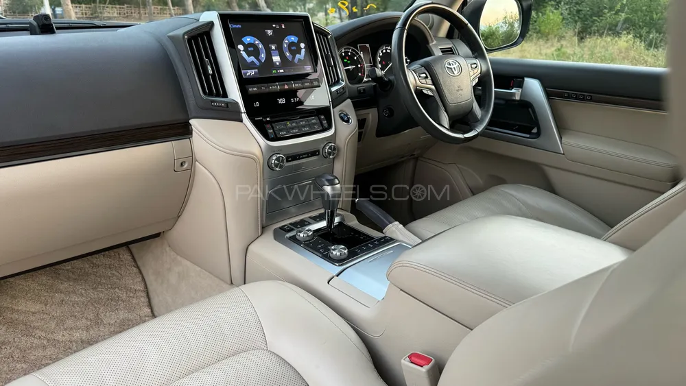 Toyota Land Cruiser 2018 for Sale in Islamabad Image-1