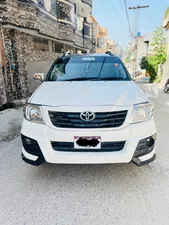 Toyota Hilux 4x4 Double Cab Standard 2012 for Sale