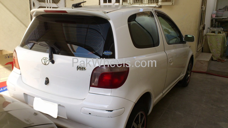 Toyota Vitz 2000 for Sale in Karachi Image-1