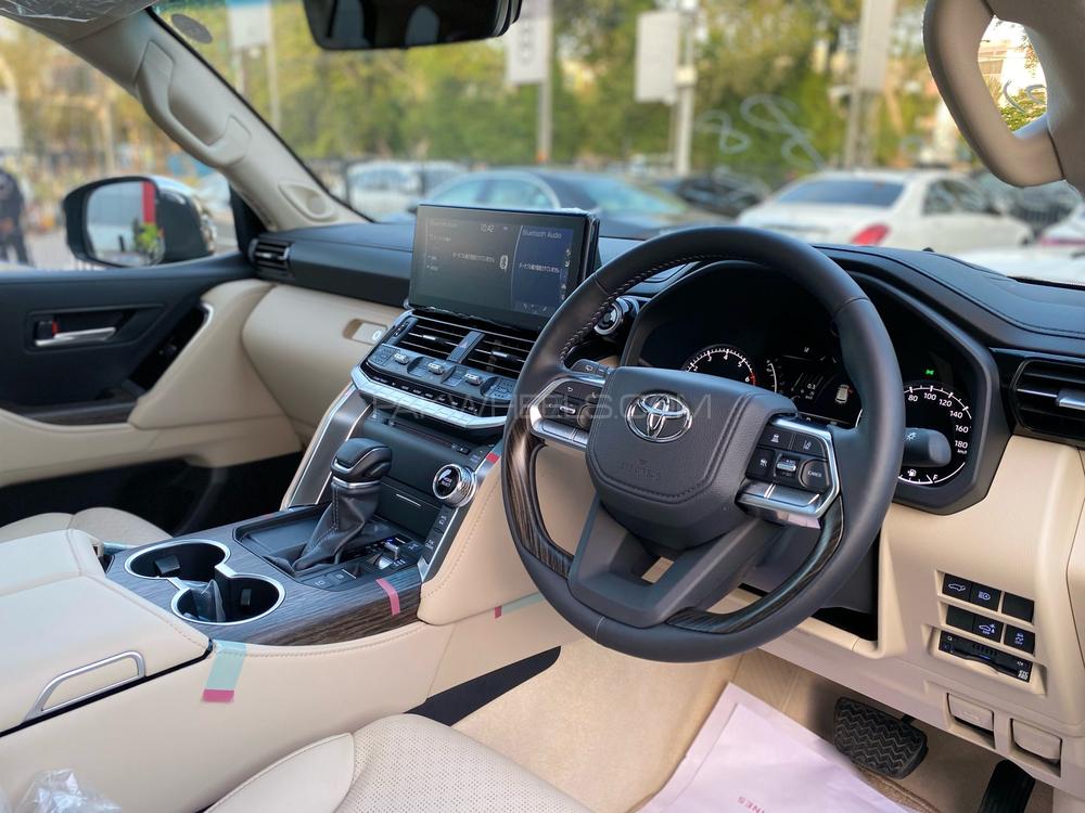 Toyota Land Cruiser ZX LC300 
3.5L Twin Turbo Petrol
Model: 2023
Zero Meter 
Unregistered 
Fresh import

*Heads up Display
*Fingerprint Start
*Rear Entertainment 
*Cool box 
*Beige Room 
*7 Seater 
*Back Autodoor 
*JBL Sound System 
*Modellista Kit