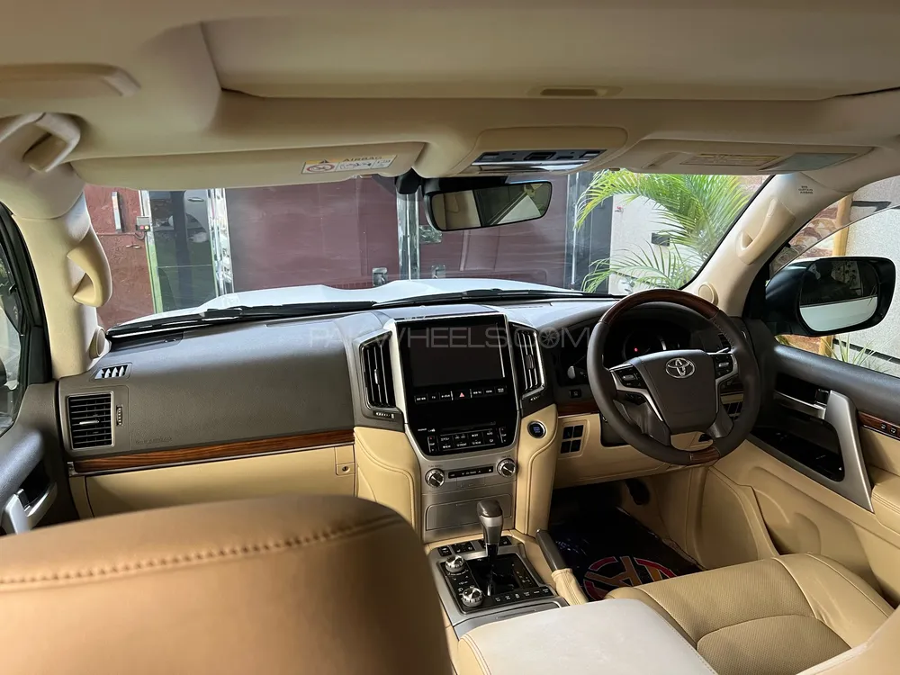 Toyota Land Cruiser 2015 for Sale in Karachi Toyota Land Cruiser 2015 for Sale in Karachi Image-11