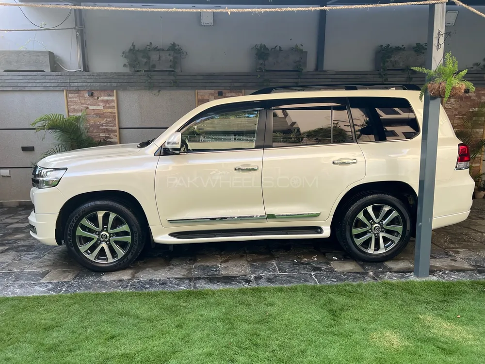 Toyota Land Cruiser 2015 for Sale in Karachi Toyota Land Cruiser 2015 for Sale in Karachi Image-4