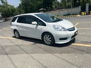 Honda Fit Shuttle Hybrid 1.3 2012 for Sale