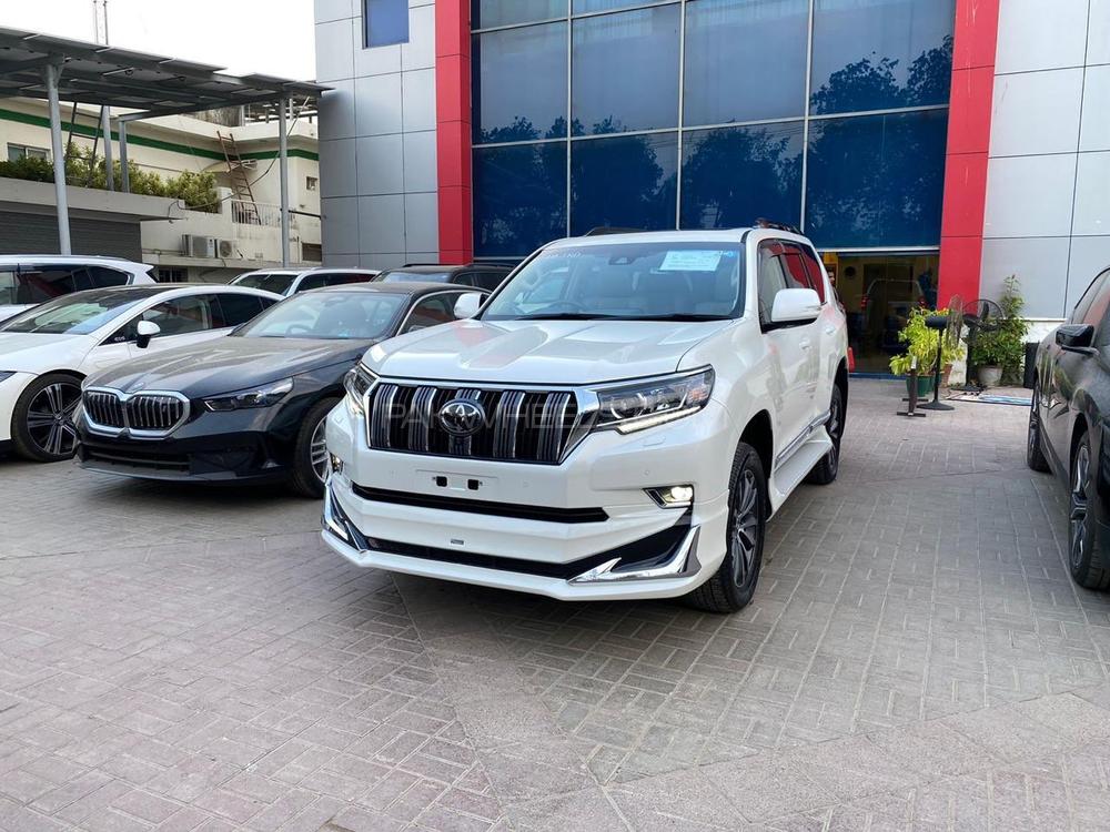 Toyota Prado Tx.L 
Model: 2020
Mileage: 11,000 Km
Unregistered
Fresh Import 

*Original Tv + 4 cameras
*Electric Powered Seats
*Heating/ Cooling Seats
*7 Seater
*Beige Room
*Sunroof

Calling and Visiting Hours

Monday to Saturday 

11:00 AM to 7:00 PM