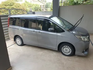 Toyota Noah G 2015 for Sale