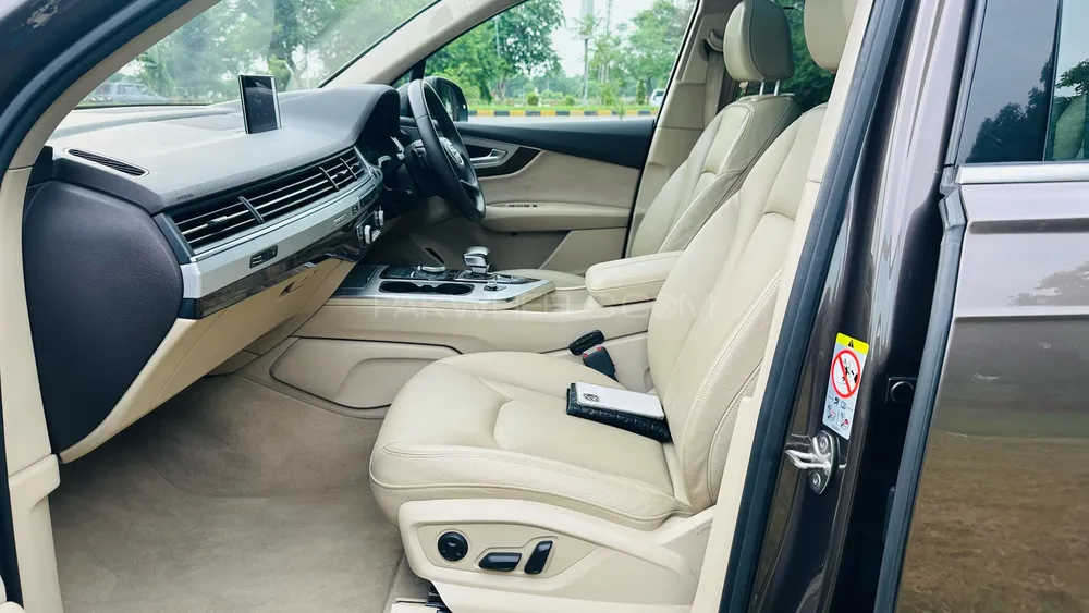 Audi Q7 2018 for Sale in Lahore Audi Q7 2018 for Sale in Lahore Image-6