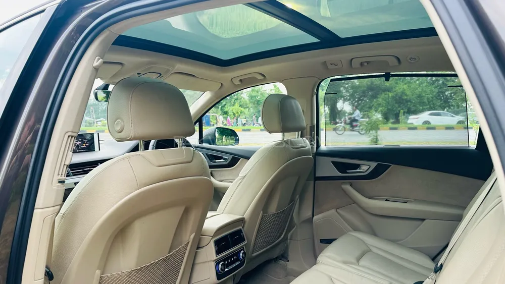 Audi Q7 2018 for Sale in Lahore Audi Q7 2018 for Sale in Lahore Image-15