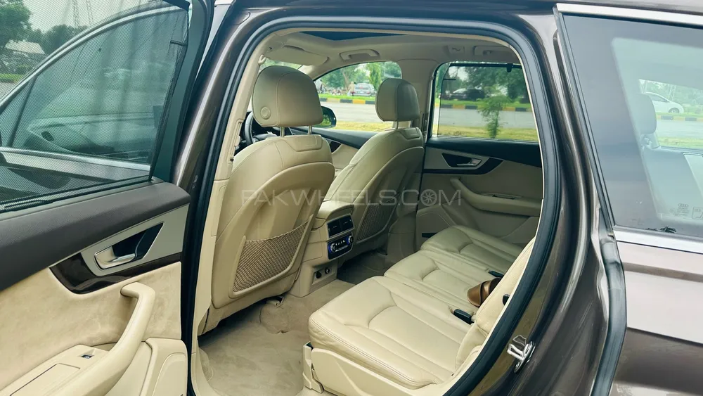 Audi Q7 2018 for Sale in Lahore Audi Q7 2018 for Sale in Lahore Image-16