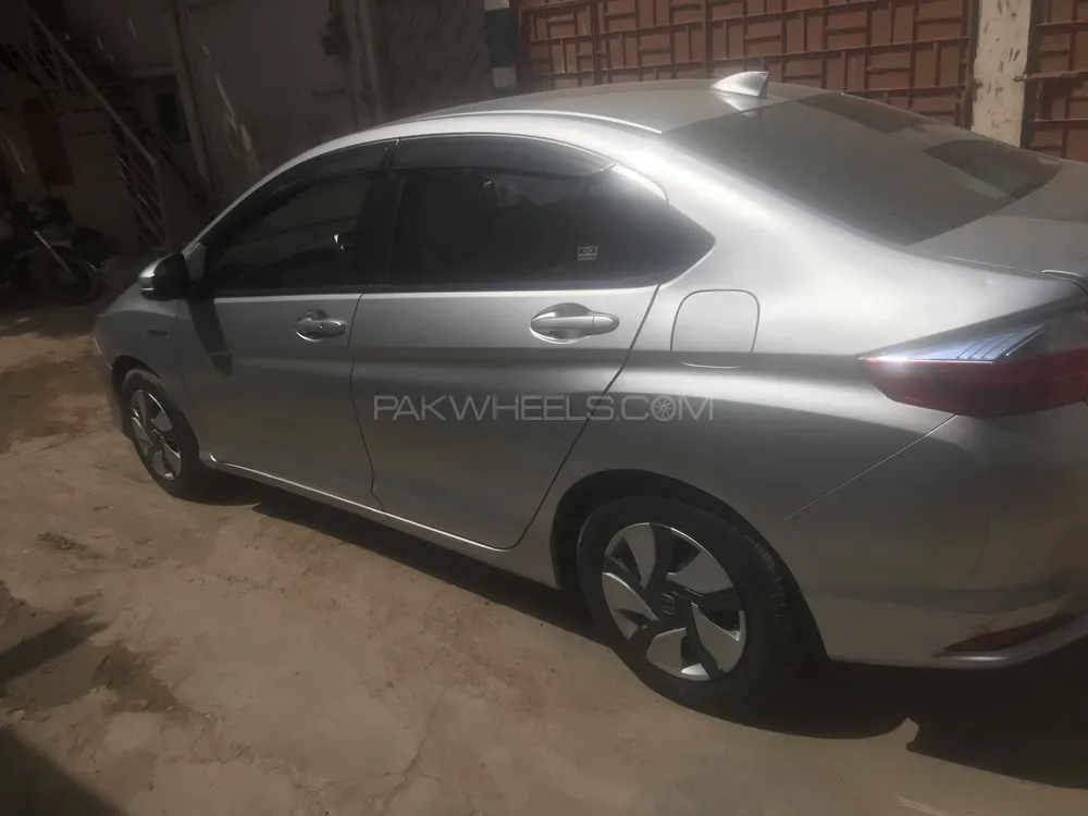 Honda Grace Hybrid 2015 for sale in Karachi