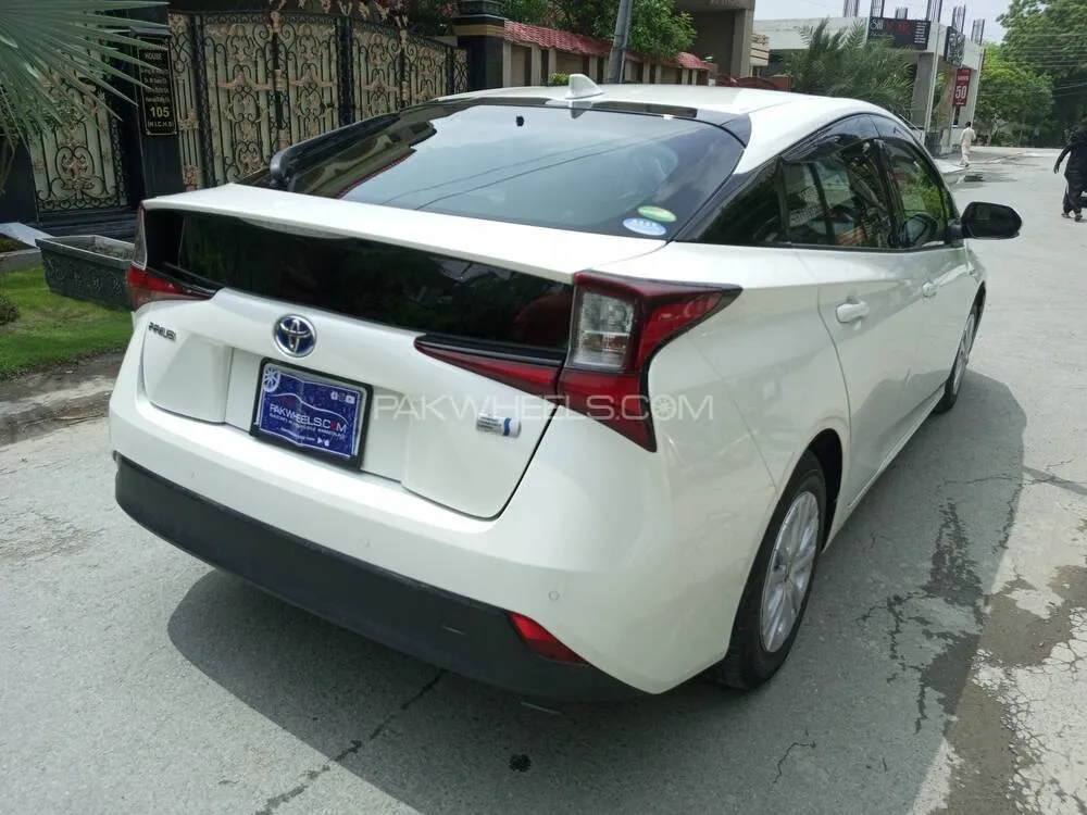Toyota Prius 2020 for Sale in Lahore Toyota Prius 2020 for Sale in Lahore Image-4