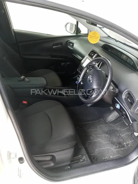 Toyota Prius 2020 for Sale in Lahore Toyota Prius 2020 for Sale in Lahore Image-9