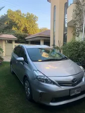 Toyota Prius Alpha G 2013 for Sale