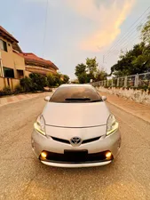 Toyota Prius S LED Edition 1.8 2015 for Sale