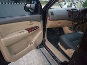 Toyota Hilux Vigo Champ V 2013 for Sale