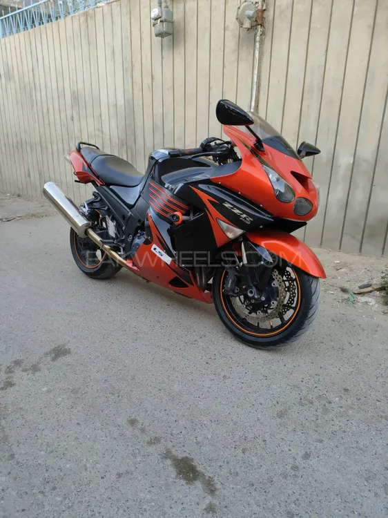 ワンハンドレッド！！ 240 Wide Tire Single Sided Swingarm Conversion Kit For