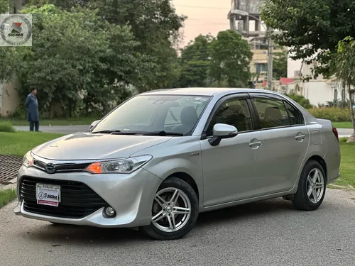 Toyota Corolla Axio Hybrid 1.5 2017