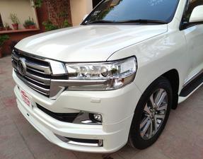 LandCruiser ZX ( V8 )  full house 
Model 2018/11 production 
Import 2023 unregistered 
Not a 100 km driven in Pakistan 
Mileage 28000 km
Pearl white metallic with brono leather interior 
4.5 AA as per auction sheet 
Brand new condition ( bumper to bumper original & spotless)
Top of line specs. 
Rear entertainment 
Cool box 
Wireless charger 
Original body kit 
Adapted Radar 
Further information please call & visit Victory Cars jail road Lahore