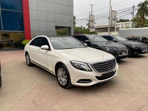 Mercedes Benz S400h 
Model: 2018
Reg: 2018 Karachi
Mileage: 40,700 kms 
Shahnawaz Import & Maintained

Equipment package: Executive 
Diamond White with two tone interior
Panoramic sliding roof 
Long wheel base 
360 degree camera 
Heated + memory seats 
Rear + side curtains 
Sun protection package
Dynamic LED Headlamps
Air Quality package
Rear Entertainment Package
Parking Assist
Ambient Lighting Package
Black Headliner Interior Trim
Memory Rear seat
Trim Pieces Wood Burred Walnut veneer
Premium Sound System- Burmester

Calling and Visiting Hours 

Monday to Saturday

11:00 AM to 7:00 PM