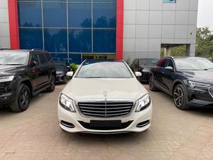 Mercedes Benz S400h 
Model: 2018
Reg: 2018 Karachi
Mileage: 40,700 kms 
Shahnawaz Import & Maintained

Equipment package: Executive 
Diamond White with two tone interior
Panoramic sliding roof 
Long wheel base 
360 degree camera 
Heated + memory seats 
Rear + side curtains 
Sun protection package
Dynamic LED Headlamps
Air Quality package
Rear Entertainment Package
Parking Assist
Ambient Lighting Package
Black Headliner Interior Trim
Memory Rear seat
Trim Pieces Wood Burred Walnut veneer
Premium Sound System- Burmester

Calling and Visiting Hours 

Monday to Saturday

11:00 AM to 7:00 PM