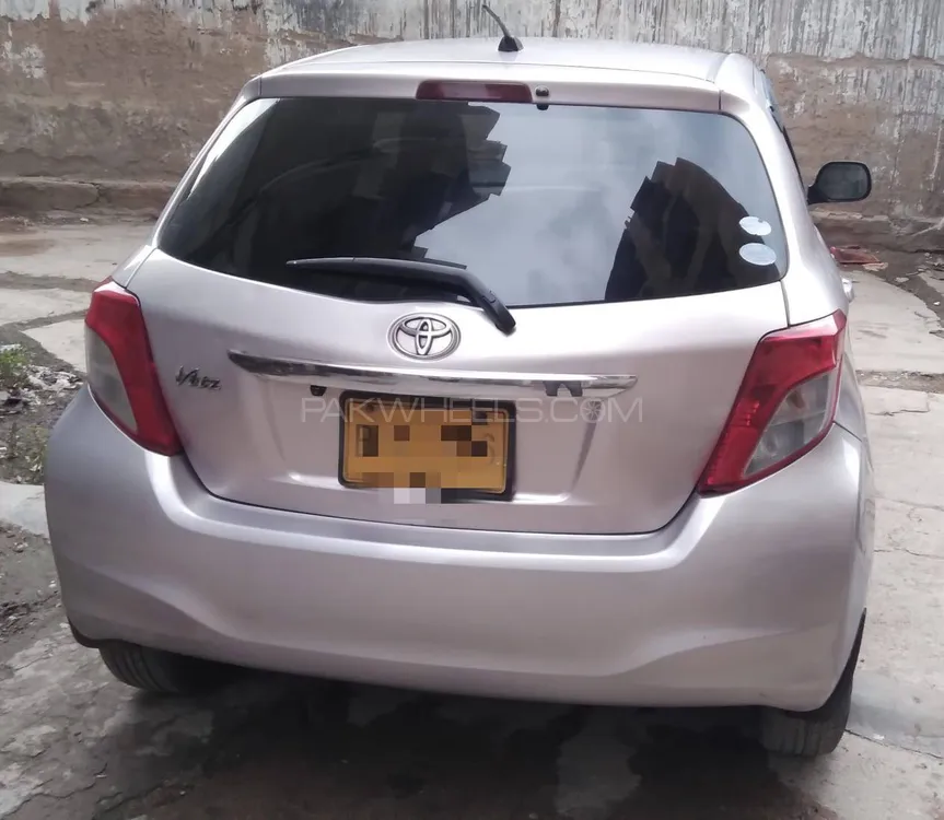 Toyota Vitz 2011 for Sale in Karachi Image-1