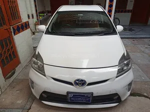 Toyota Prius S LED Edition 1.8 2015 for Sale