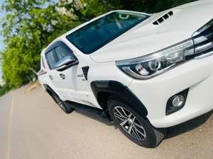 Toyota Hilux Revo V Automatic 3.0  2017 for Sale