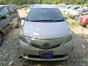 Toyota Prius Alpha G 2011 for Sale