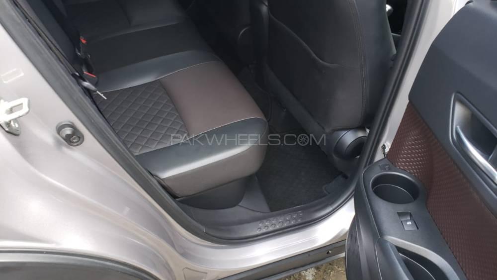 Toyota C-HR 2019 for Sale in Gujranwala Toyota C-HR 2019 for Sale in Gujranwala Image-17