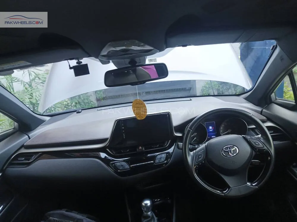 Toyota C-HR 2019 for Sale in Gujranwala Toyota C-HR 2019 for Sale in Gujranwala Image-11