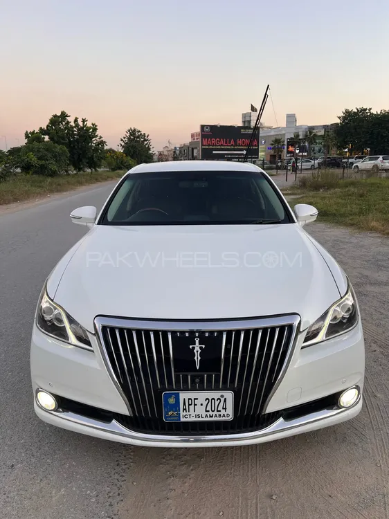 Toyota Crown 2013 for Sale in Islamabad Image-1