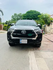 Toyota Hilux Revo V Automatic 2.8 2021 for Sale