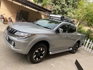 Mitsubishi L200 2.4 D 2016 for Sale