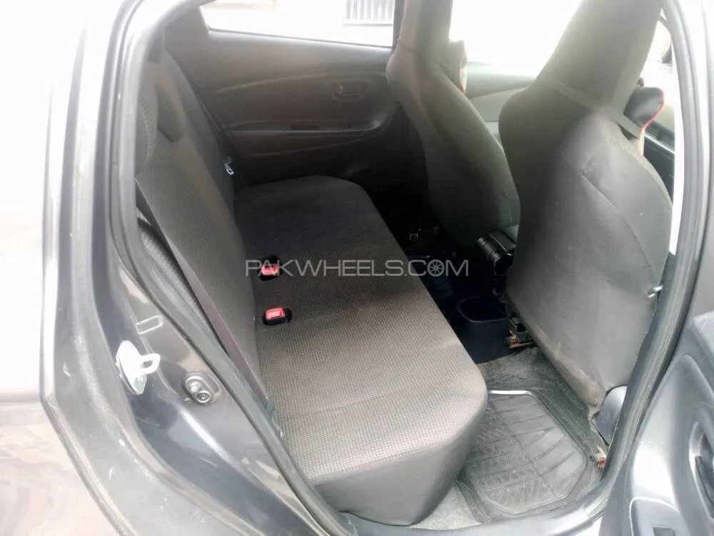 Toyota Vitz 2014 for Sale in Lahore Toyota Vitz 2014 for Sale in Lahore Image-11