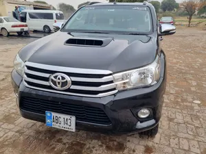 Toyota Hilux 4x4 Double Cab Standard 2017 for Sale