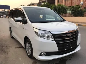 Toyota Noah G 2014 for Sale