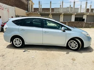 Toyota Prius Alpha G 2014 for Sale