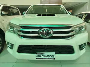 Toyota Hilux Revo V Automatic 3.0  2017 for Sale