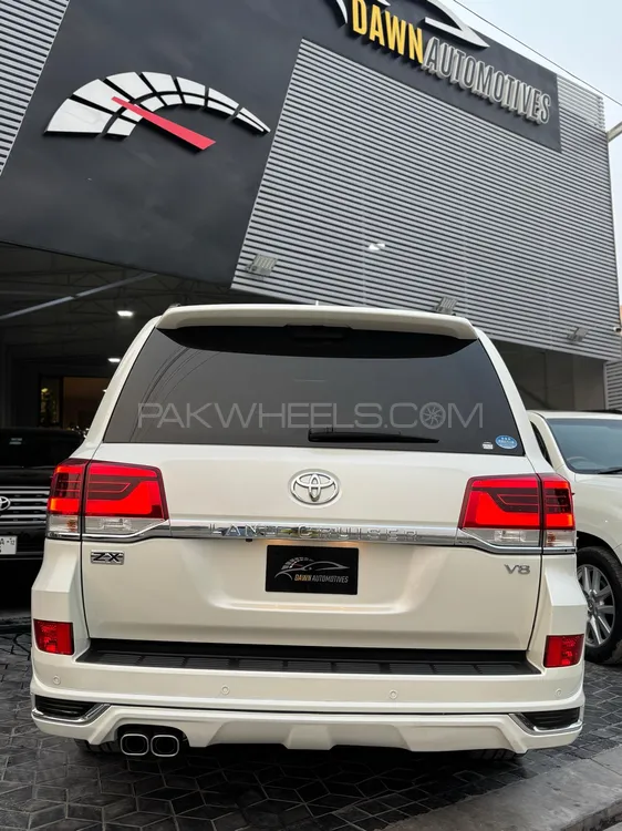 Toyota Land Cruiser 2018 for Sale in Lahore Toyota Land Cruiser 2018 for Sale in Lahore Image-6