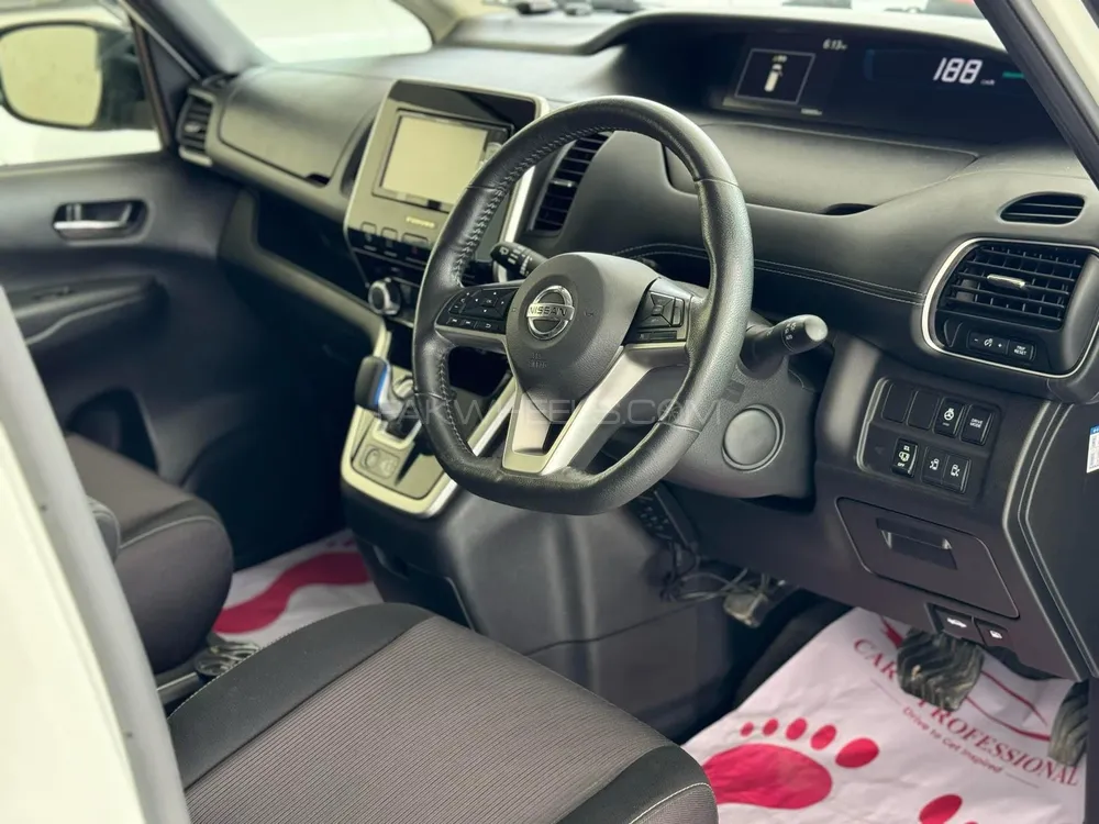 Nissan Serena 2018 for Sale in Peshawar Nissan Serena 2018 for Sale in Peshawar Image-4