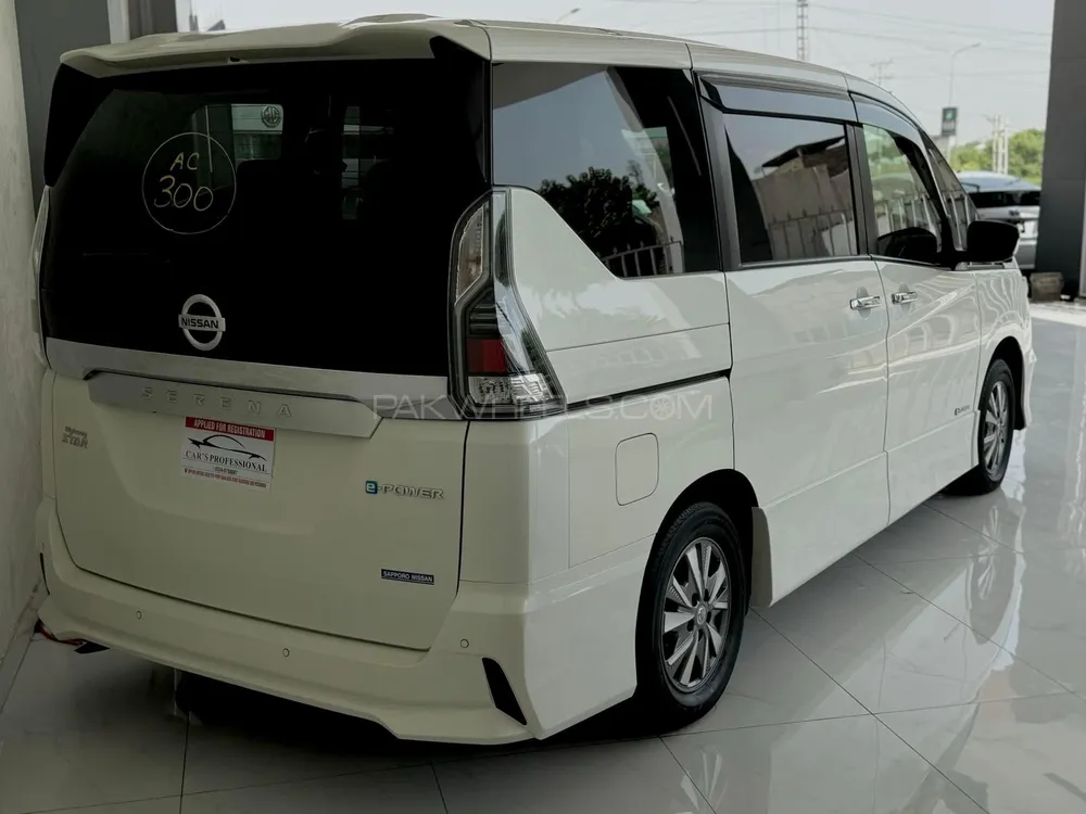 Nissan Serena 2018 for Sale in Peshawar Nissan Serena 2018 for Sale in Peshawar Image-8