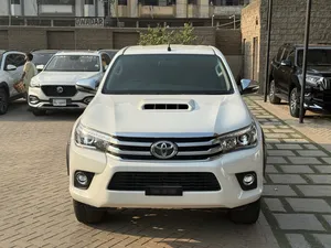 Toyota Hilux Revo V Automatic 3.0  2017 for Sale