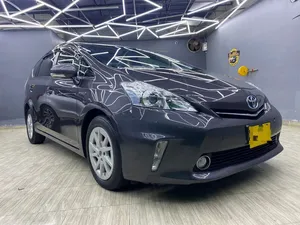 Toyota Prius Alpha G 2014 for Sale