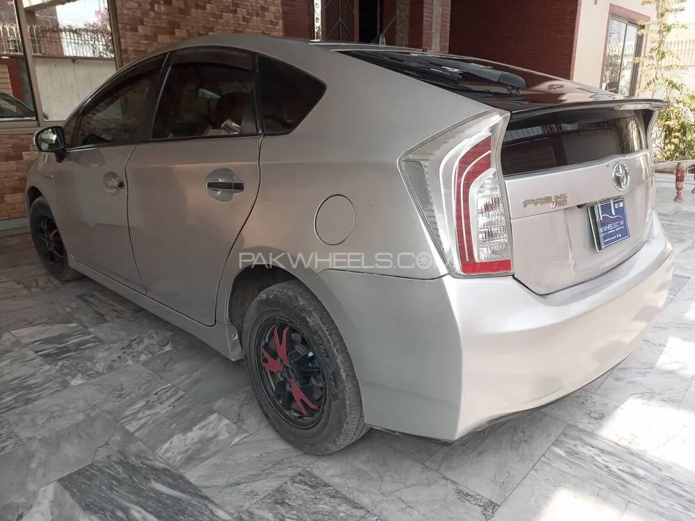 Toyota Prius 2012 for Sale in Faisalabad Toyota Prius 2012 for Sale in Faisalabad Image-5