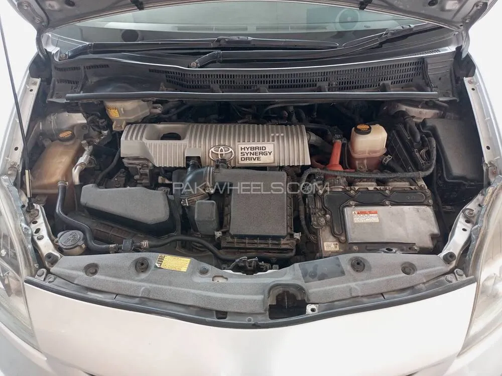 Toyota Prius 2012 for Sale in Faisalabad Toyota Prius 2012 for Sale in Faisalabad Image-8