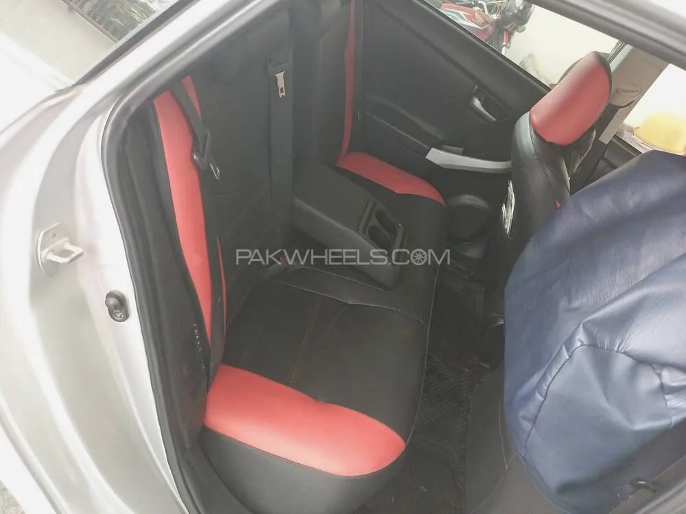Toyota Prius 2012 for Sale in Faisalabad Toyota Prius 2012 for Sale in Faisalabad Image-11