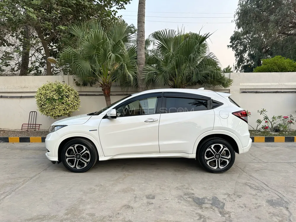 Honda Vezel 2015 for Sale in Karachi Honda Vezel 2015 for Sale in Karachi Image-5