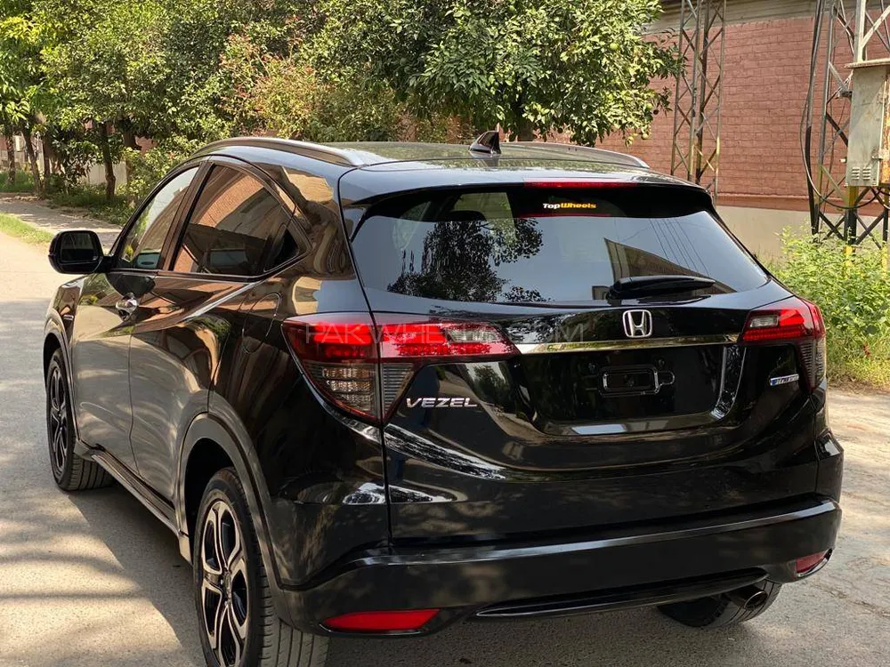 Honda Vezel 2018 for Sale in Peshawar Image-1