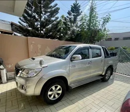 Toyota Hilux D-4D Automatic 2005 for Sale